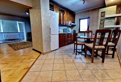 Apartament cu 4 camere decomandat în Central - 2