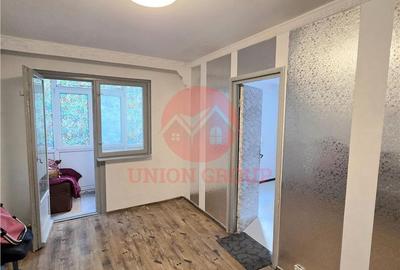 Apartament cu 3 camere semidecomandat în Inel II