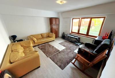 Apartament cu 3 camere decomandat, mobilat în Centrul Civic