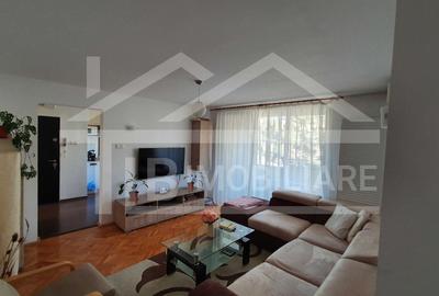 Apartament cu 3 camere semidecomandat în Tudor