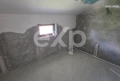 Casă cu 7 camere decomandat cu Teren 2000 Mp în Răcari