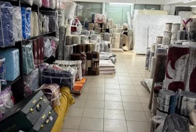 Spațiu comercial, de 1,300 mp, în Central