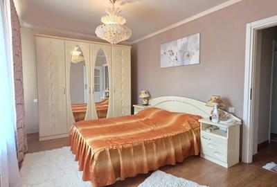 Casă cu 4 camere cu Teren 250 Mp în Delfinariu
