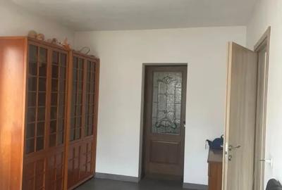 Casă cu 5 camere cu Canalizare în Central - 4