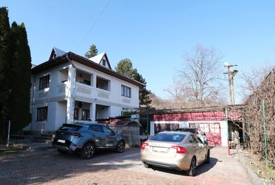 Casă individuală cu 8 camere cu Canalizare în Central - 1