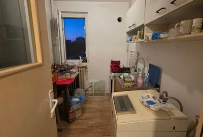 Apartament cu 3 camere semidecomandat în Titan