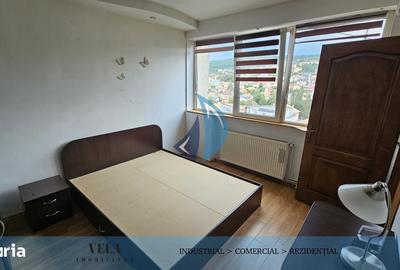Apartament cu 3 camere decomandat în Cornișa - 1