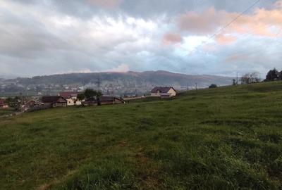 Teren de 2421 mp, în Est - 3