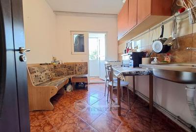 Apartament cu 2 camere decomandat în Nicolina