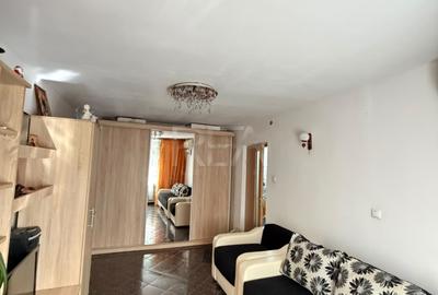 Apartament cu 2 camere semidecomandat, mobilat în Mărgeanului