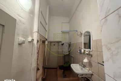 Casă cu 3 camere nedecomandat în Central