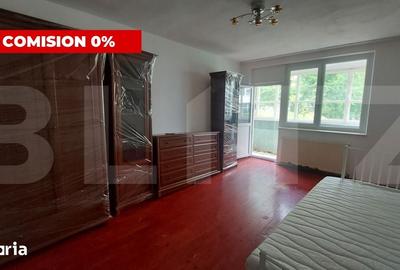 Apartament cu 3 camere semidecomandat în Simeria