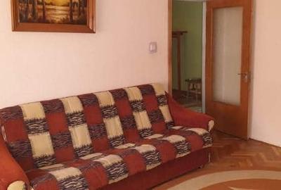 Apartament cu 3 camere decomandat, mobilat în Nicolina