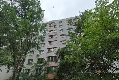 Apartament cu 2 camere decomandat în Teiul Doamnei
