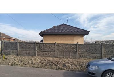 Casă cu 4 camere în Borcea