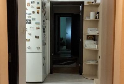 Apartament cu 3 camere semidecomandat în Lipovei