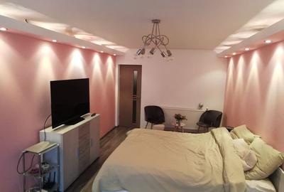 Casă cu 8 camere cu Teren 380 Mp în Central