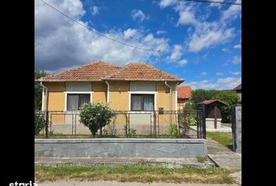 Casă cu 6 camere cu Teren 2730 Mp în Central