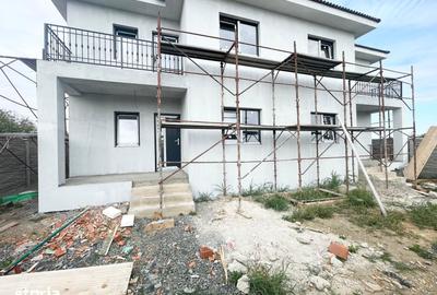 Casă cu 5 camere cu Teren 365 Mp în Moșnița Nouă