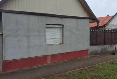 Casă cu 2 camere cu Teren 1090 Mp în Central