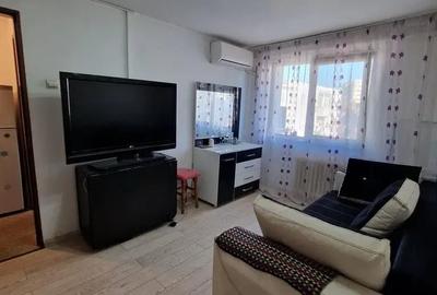 Apartament cu 2 camere semidecomandat, mobilat în Podu Roș