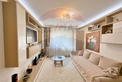 Apartament cu 4 camere decomandat în Central - 1