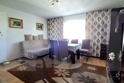 Apartament cu 3 camere semidecomandat, mobilat în Exterior Nord
