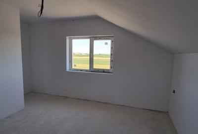 Duplex cu 2 camere cu Canalizare în Remetea Mare - 7