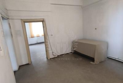 Spațiu comercial, de 245 mp, în Central - 8