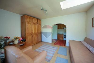 Casă cu 4 camere cu Teren 554 Mp în Central
