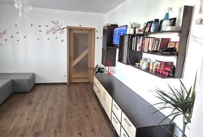 Apartament cu 3 camere semidecomandat în Colentina