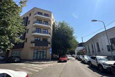 Birou, de 244 mp, în Dacia - 10