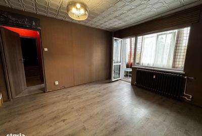 Apartament cu 3 camere semidecomandat în Tătărași