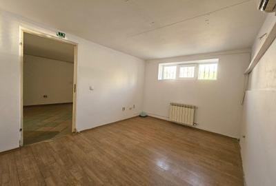 Casă individuală cu 10 camere cu Canalizare în Central - 10