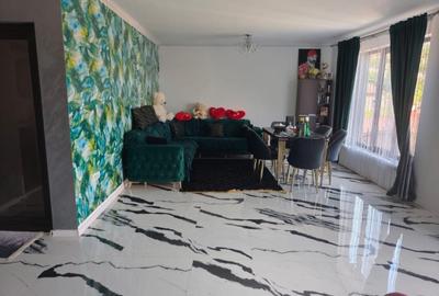 Casă cu 4 camere în Central