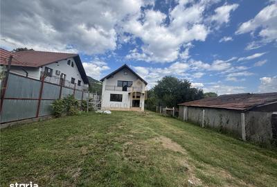 Casă cu 4 camere cu Teren 1233 Mp în Valea Borcutului