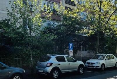 Apartament cu 3 camere semidecomandat în Baba Novac