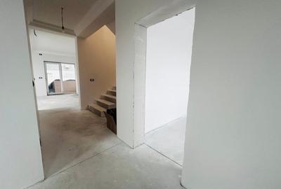Duplex cu 4 camere cu Canalizare în Moșnița Nouă - 4