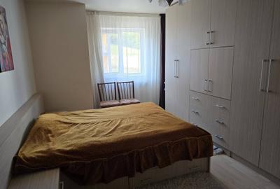 Apartament cu 3 camere semidecomandat în Florești