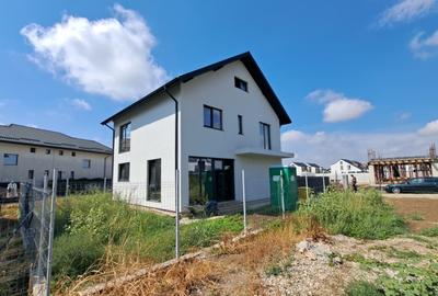 Casă individuală cu 5 camere cu Teren 268 Mp în Otopeni