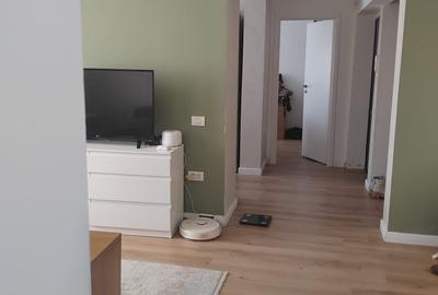 Apartament cu 3 camere semidecomandat în Dacia