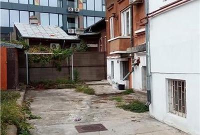 Casă individuală cu 6 camere cu Canalizare în Titulescu - 18