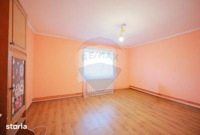 Casă cu 4 camere cu Teren 2440 Mp în Oșorhei - 2