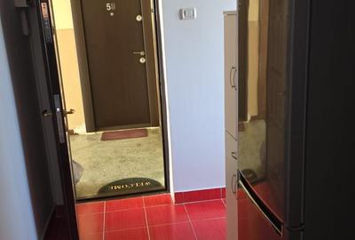 Apartament cu 3 camere semidecomandat în Exterior Vest