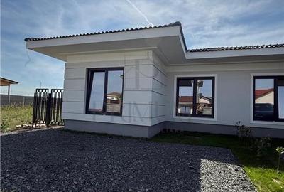 Duplex cu 3 camere cu Canalizare în Moșnița Nouă - 4