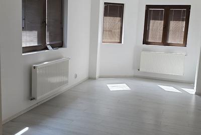 Casă cu 4 camere cu Teren 50 Mp în Ultracentral