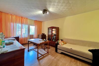 Apartament cu 4 camere decomandat, mobilat în Soarelui