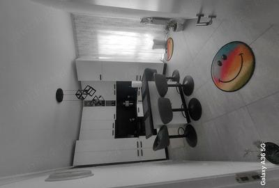Apartament cu 3 camere decomandat, mobilat în Metalurgiei
