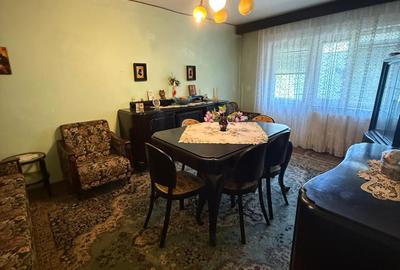Apartament cu 3 camere decomandat, mobilat în Central
