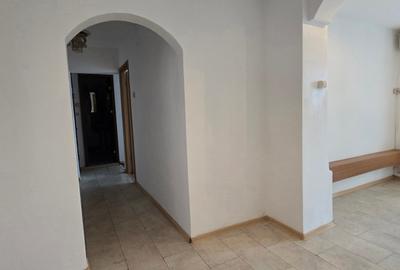 Apartament cu 3 camere decomandat în Micro 6 - 4